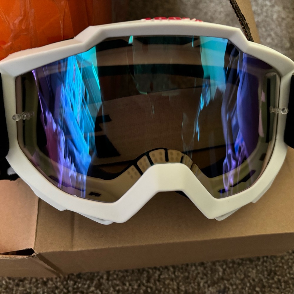 Snow glasses